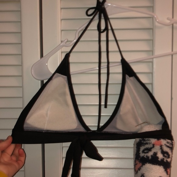 black triangle bikini - Picture 2 of 2